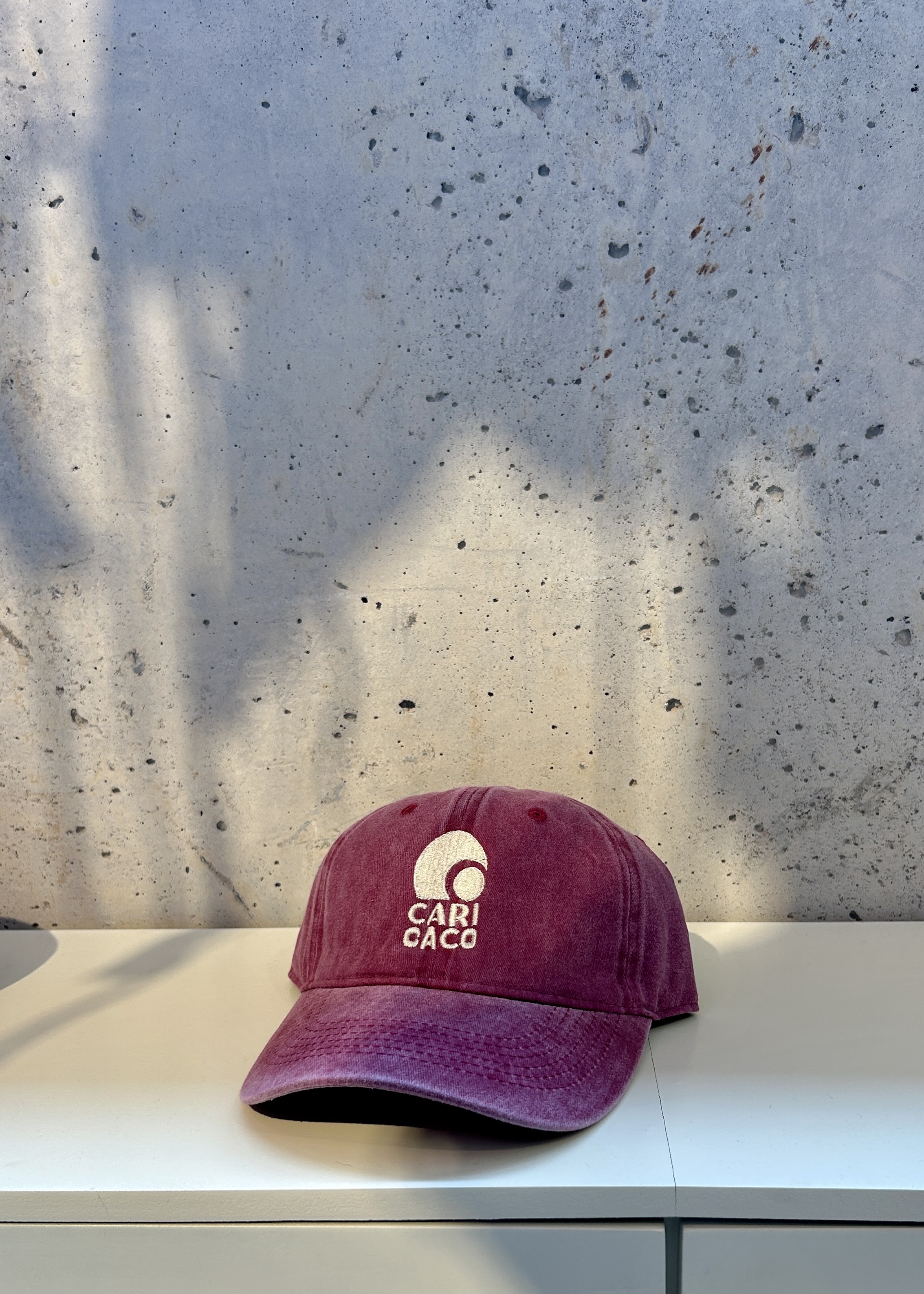 Gorra Vino Logo CARICACO Crema